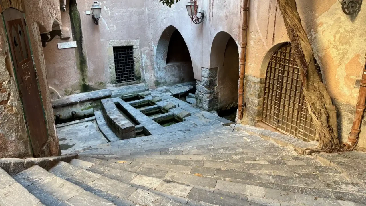 das Lavatoio, das historische Waschhaus Cefalu