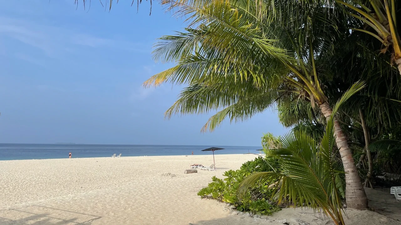 Ukulhas bikini Beach