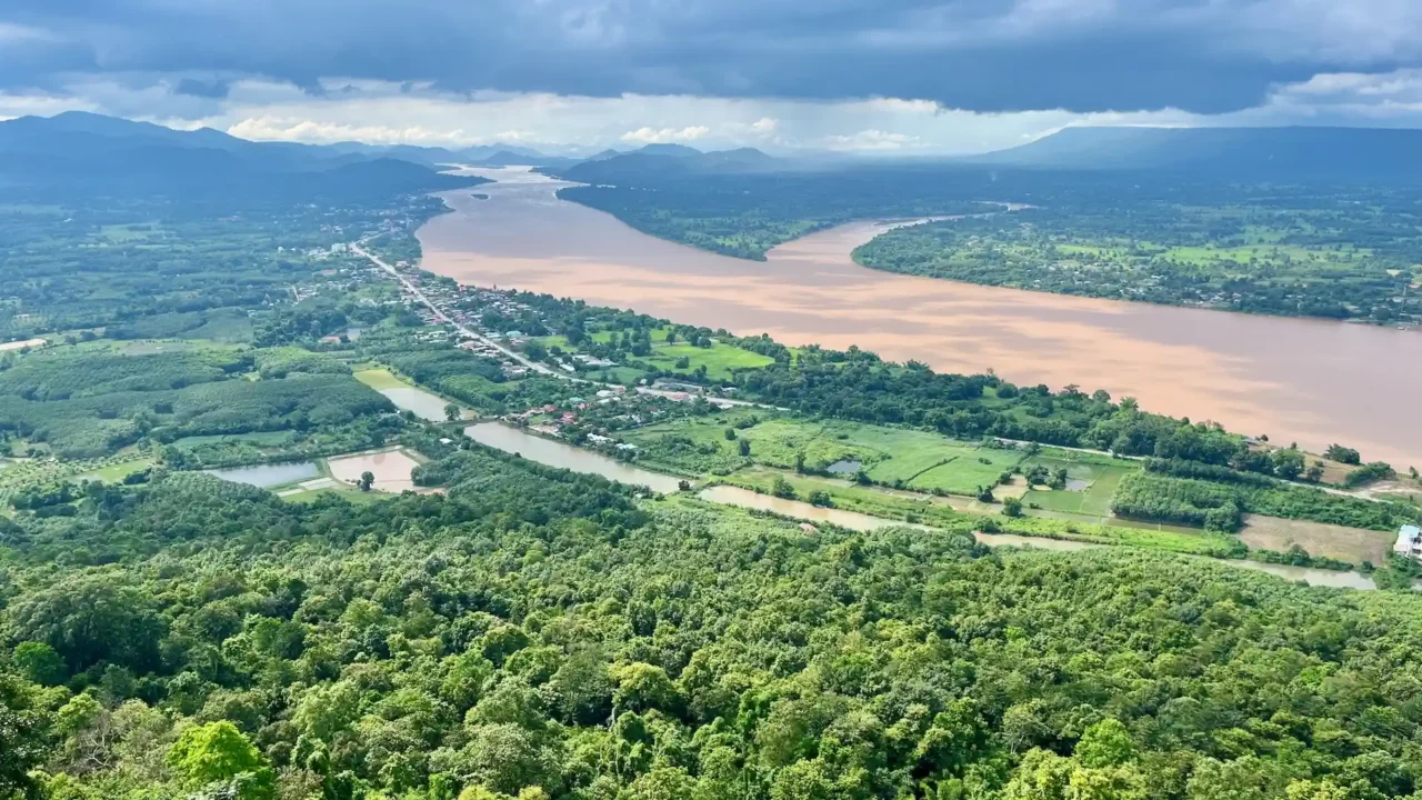 Thailand Isaan - Blick von Skywalk auf den Mekong im August