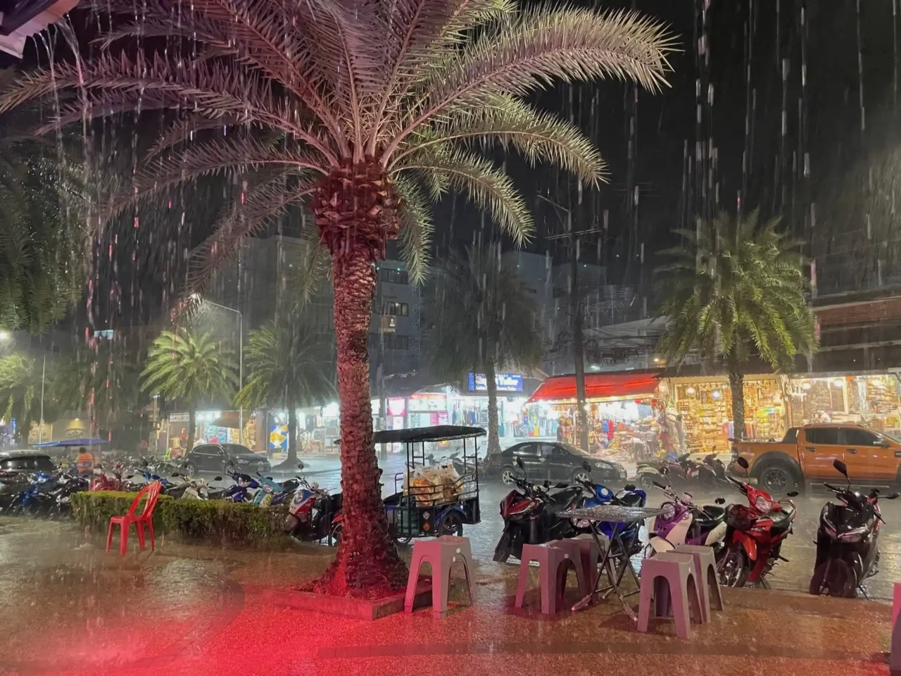 Ao Nang Abend vei Regen im Mai