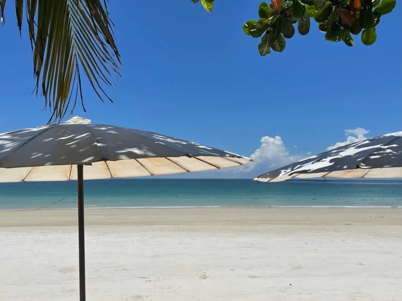 am weißen Strand von Ko Samet